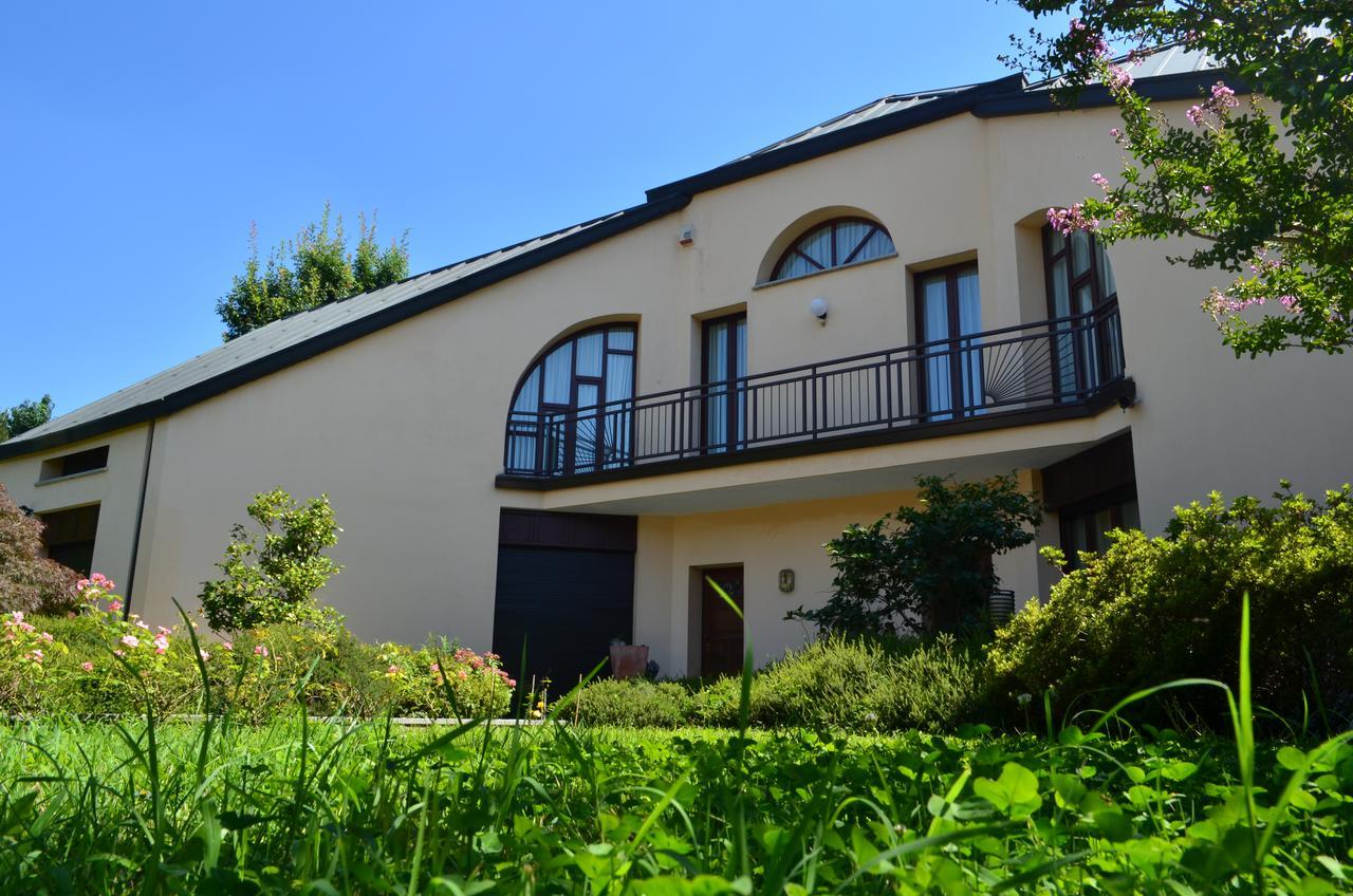 Villa Olivares Corbetta Exterior photo